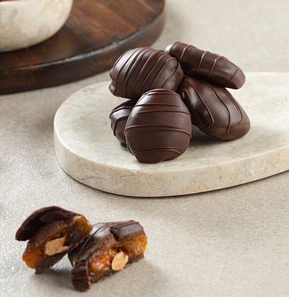 Bitter Çikolata Kaplı Gün Kurusu Kayısı Bademli - 